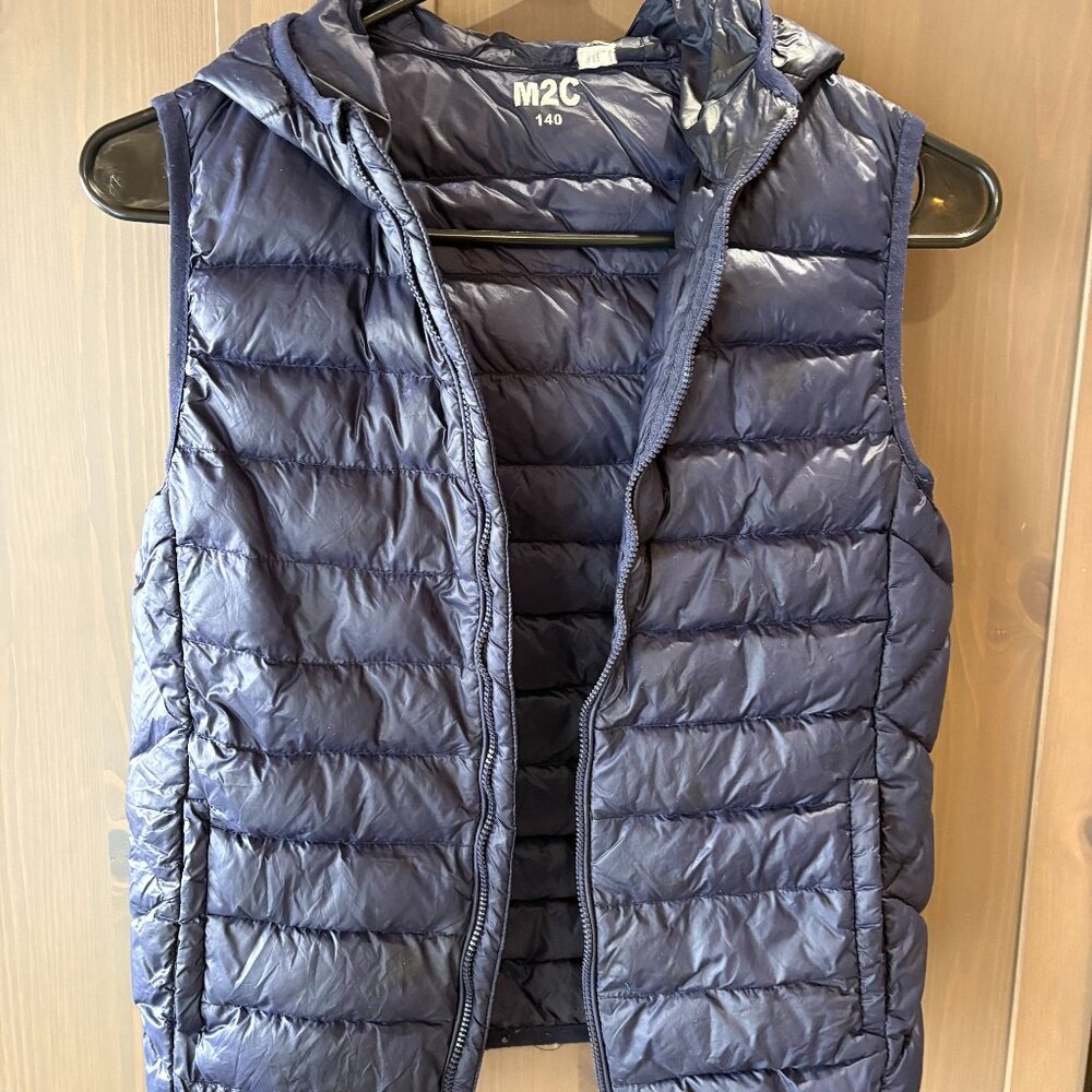 Kids vest with hood